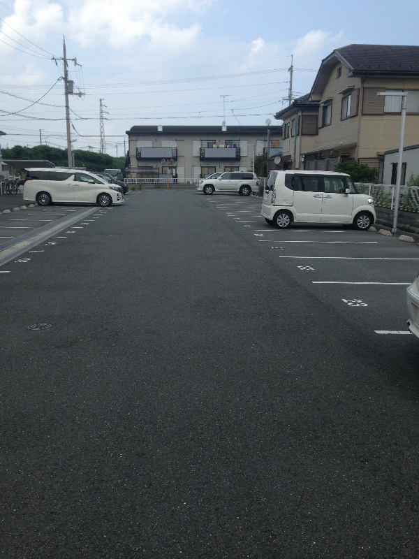 アドウェル参番館 駐車場