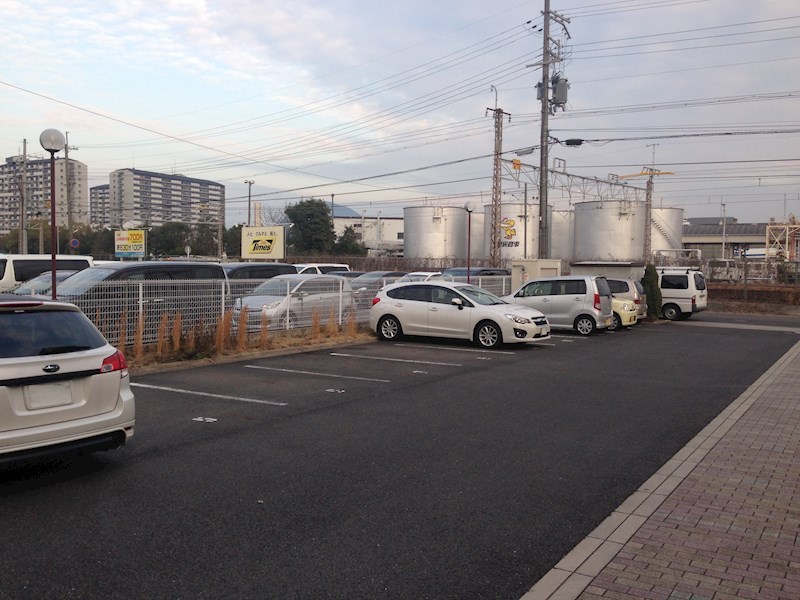 シャトーラフィネ 駐車場