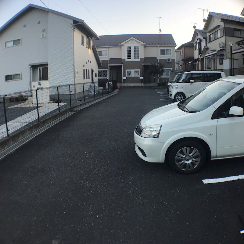 グランシャリオ 駐車場