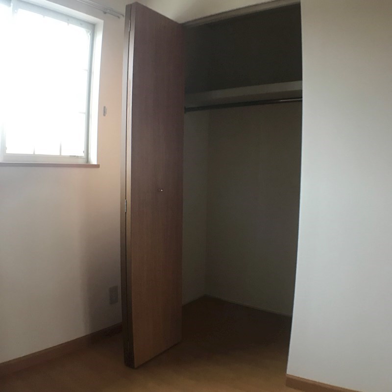 グランシャリオ 洋室内の収納です。収納力も高くなっております。