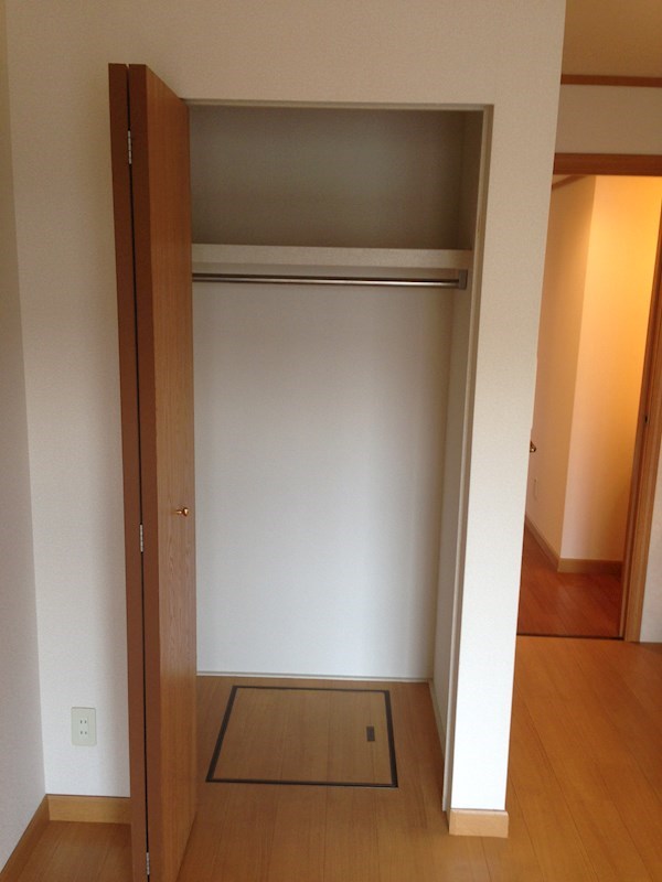 エスポワール参番館 洋室クローゼット収納