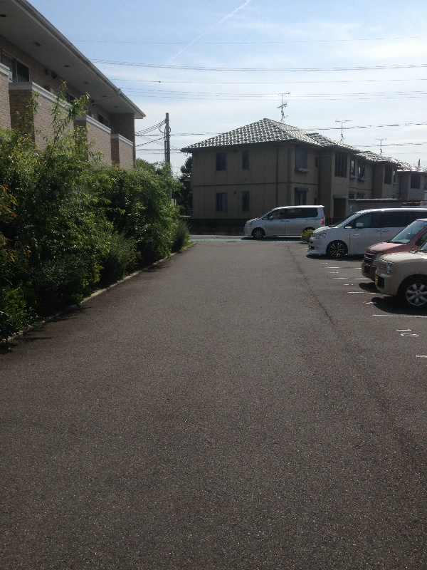 グランシャリオ 駐車場