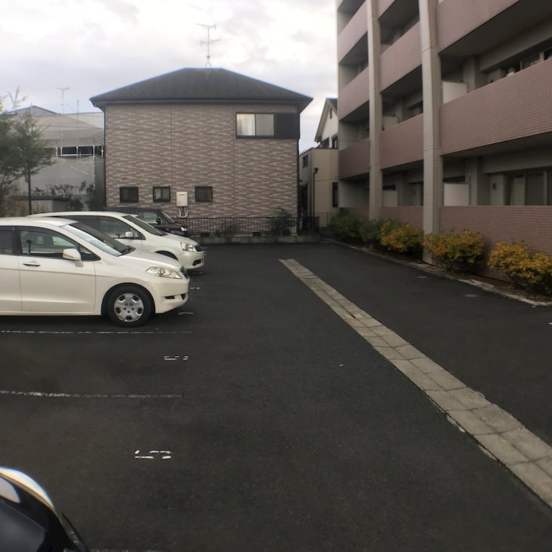 エスポワール弐番館 駐車場