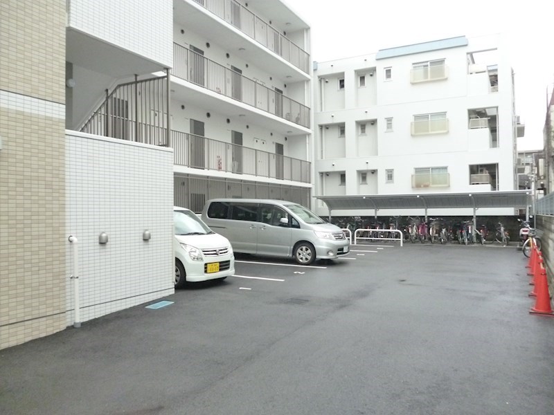 アルバ立花 駐車場