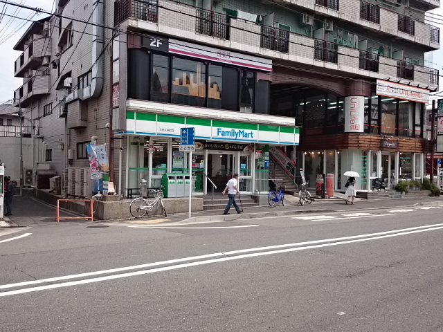 クレアールエスパシオ コンビ二：ﾌｧﾐﾘｰﾏｰﾄ 深草竜大前店　734m