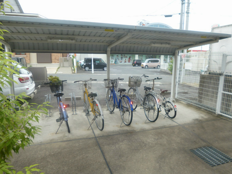 ヴェラルーナ 駐輪場