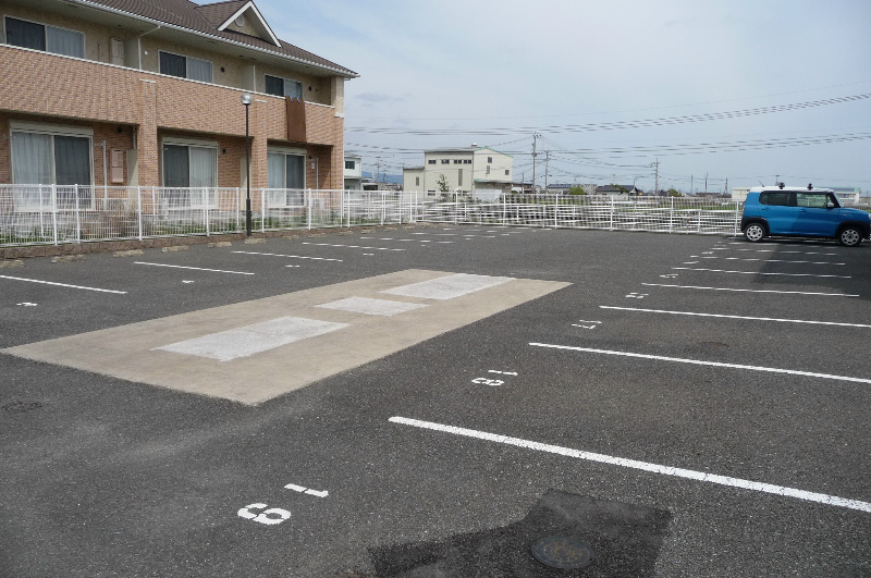 ラディエノール 駐車場