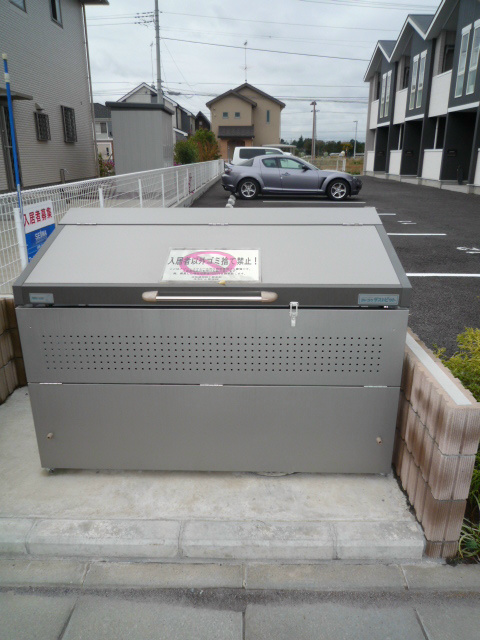 メゾンエクレール ゴミ置き場