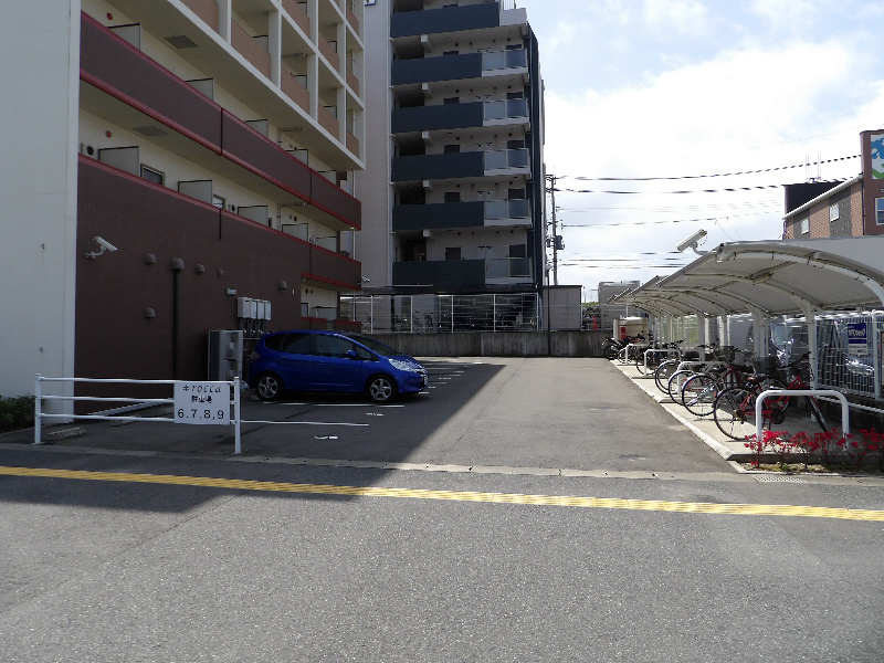 ヴィルヌーブ 駐車場