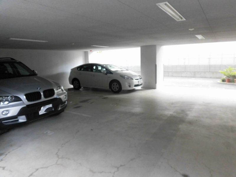 グランシャリオ江坂 駐車場
