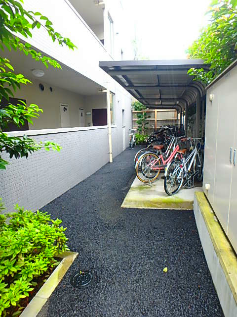 クレセント馬部 駐輪場