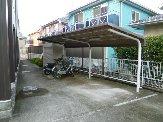 パピヨン橘 敷地内屋根付き駐輪場完備！（無料）