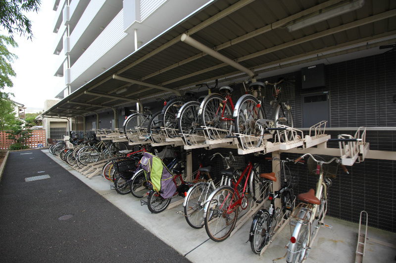 Allies Meadow 駐輪場