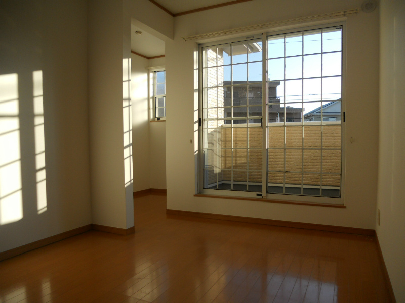 グレイスコート ☆2Ｆ洋室です。窓も大きく大変日当たりが良いです☆