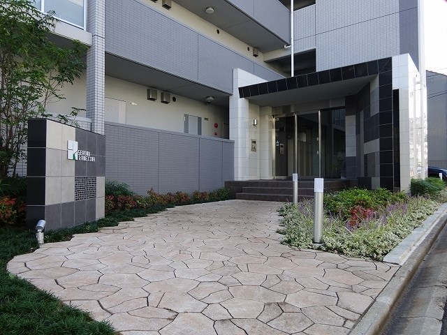 セローム亀島 共用部写真（駐車場）