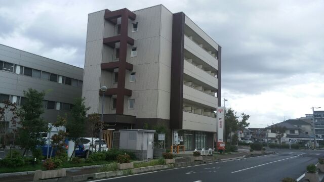 プリエール南草津 郵便局：南草津郵便局　428m