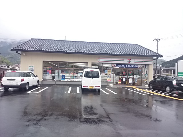 ocailla（オカイラ） コンビ二：ﾐﾆｽﾄｯﾌﾟ 白川通上高野店　436m
