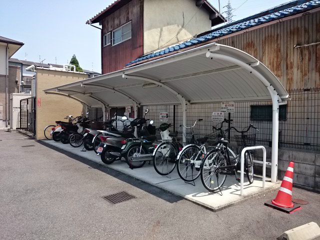 リマーレ山科 屋根付き駐輪場