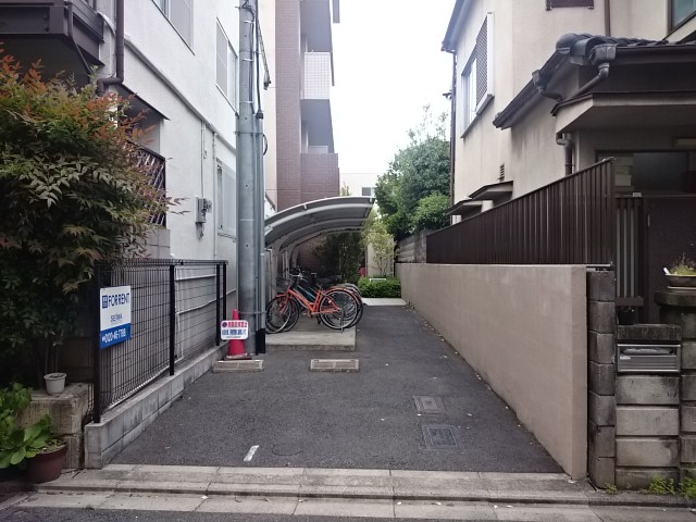 サン・プランタン 駐車場