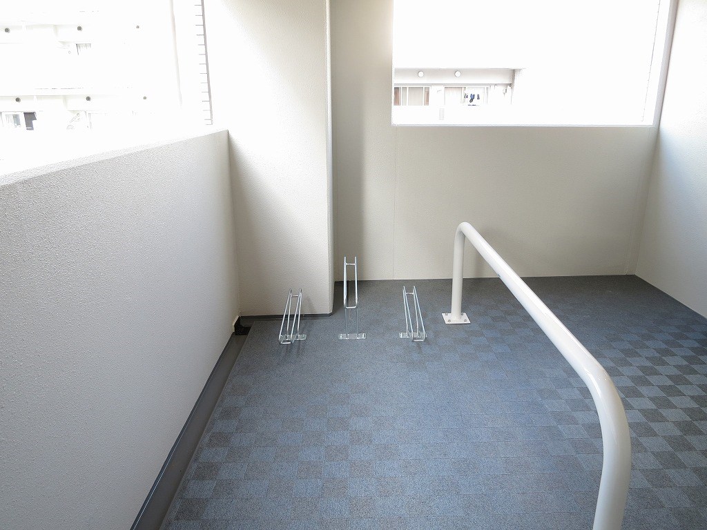 グラース難波イースト 駐輪場