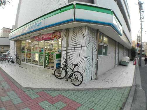 プライムスクエア コンビ二：ﾌｧﾐﾘｰﾏｰﾄ 川口並木三丁目店　10m　1F