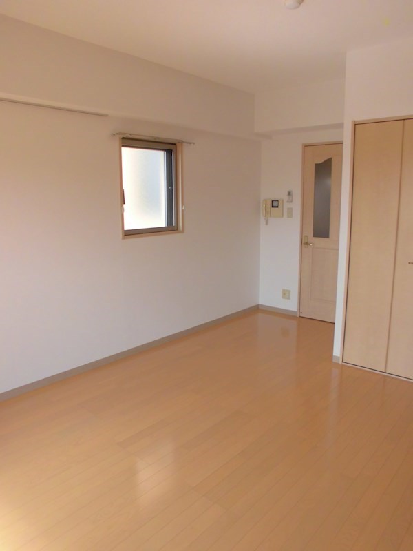 グランノアール 角部屋で小窓もあり風通しも良好