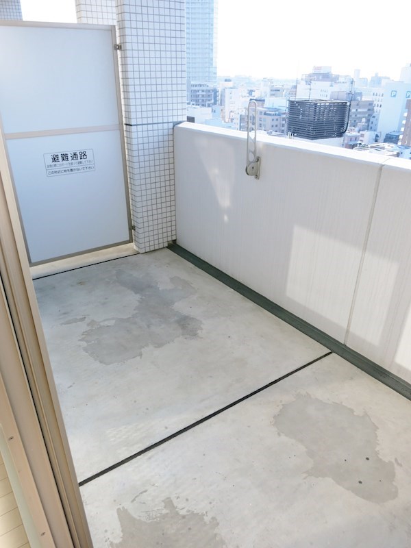 アールグレイスヒル 広々としたベランダは洗濯物も楽々干すことができます。