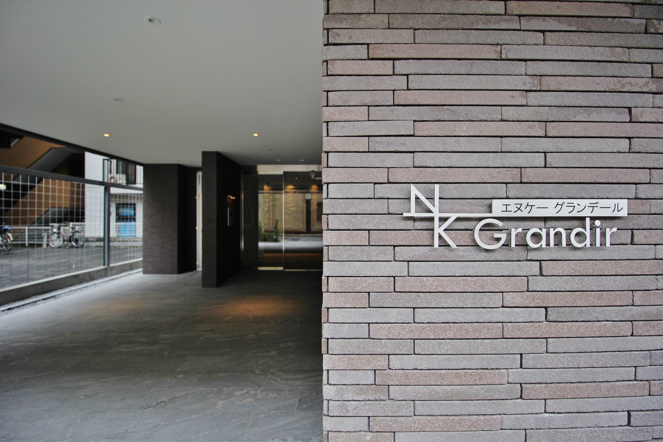 NK グランデール 銘板