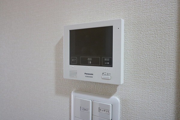 メゾングロリア テレビモニター付きインターホンで、不意な来客にも安心。