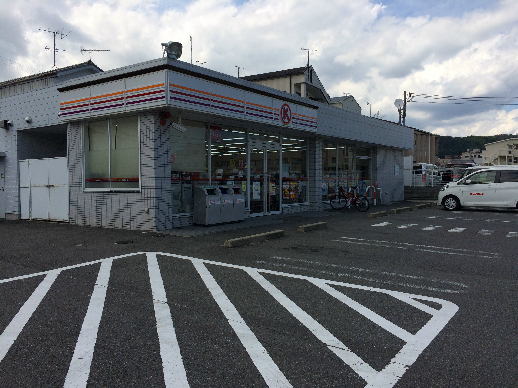 メゾングロリア コンビ二：ｻｰｸﾙK 山科西野山店　302m
