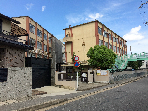 メゾングロリア 小学校：京都市立百々小学校　777m