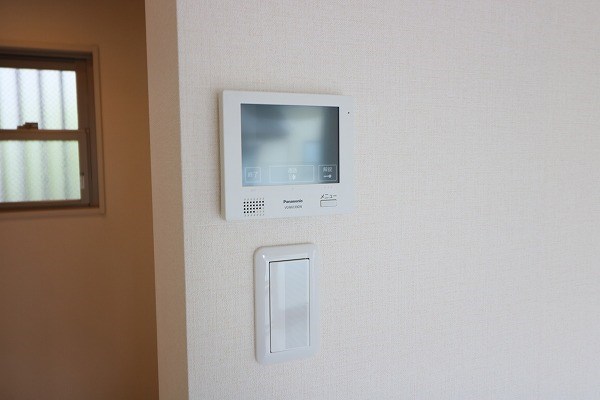 アンジュ京都天神川 訪問者の顔が見れるＴＶモニターホン