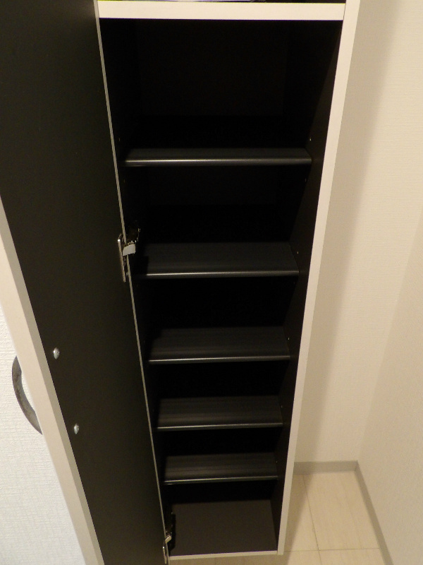 スペランツァ 玄関収納も縦にずらり。