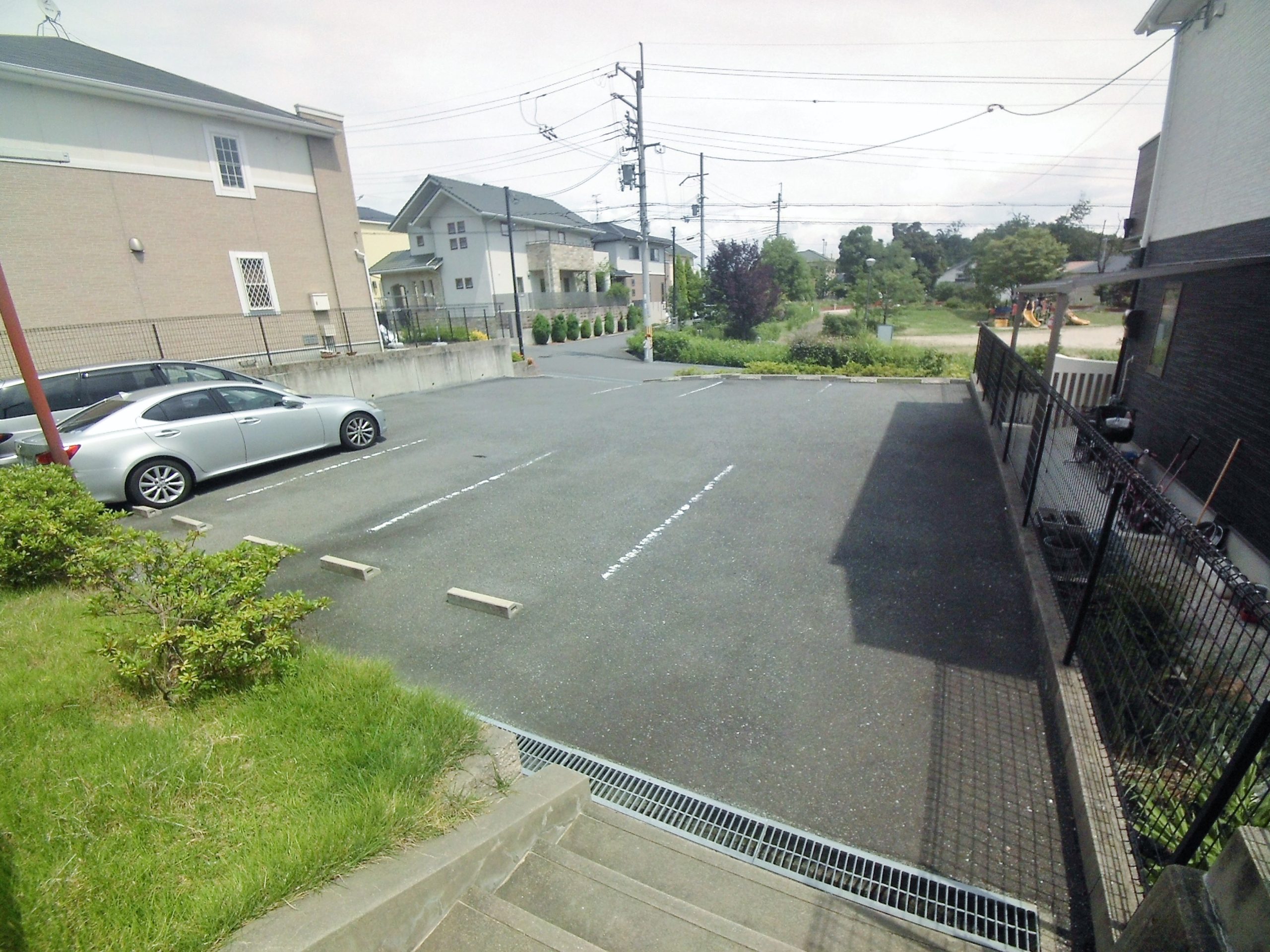 グランシャリオ(茨木) 駐車場