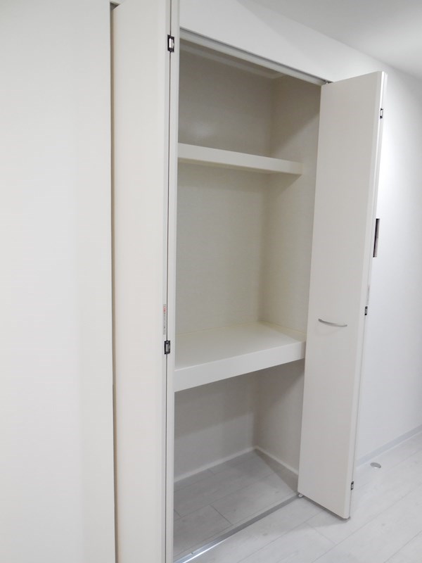 プログレッセ新大阪 廊下収納（2号室）