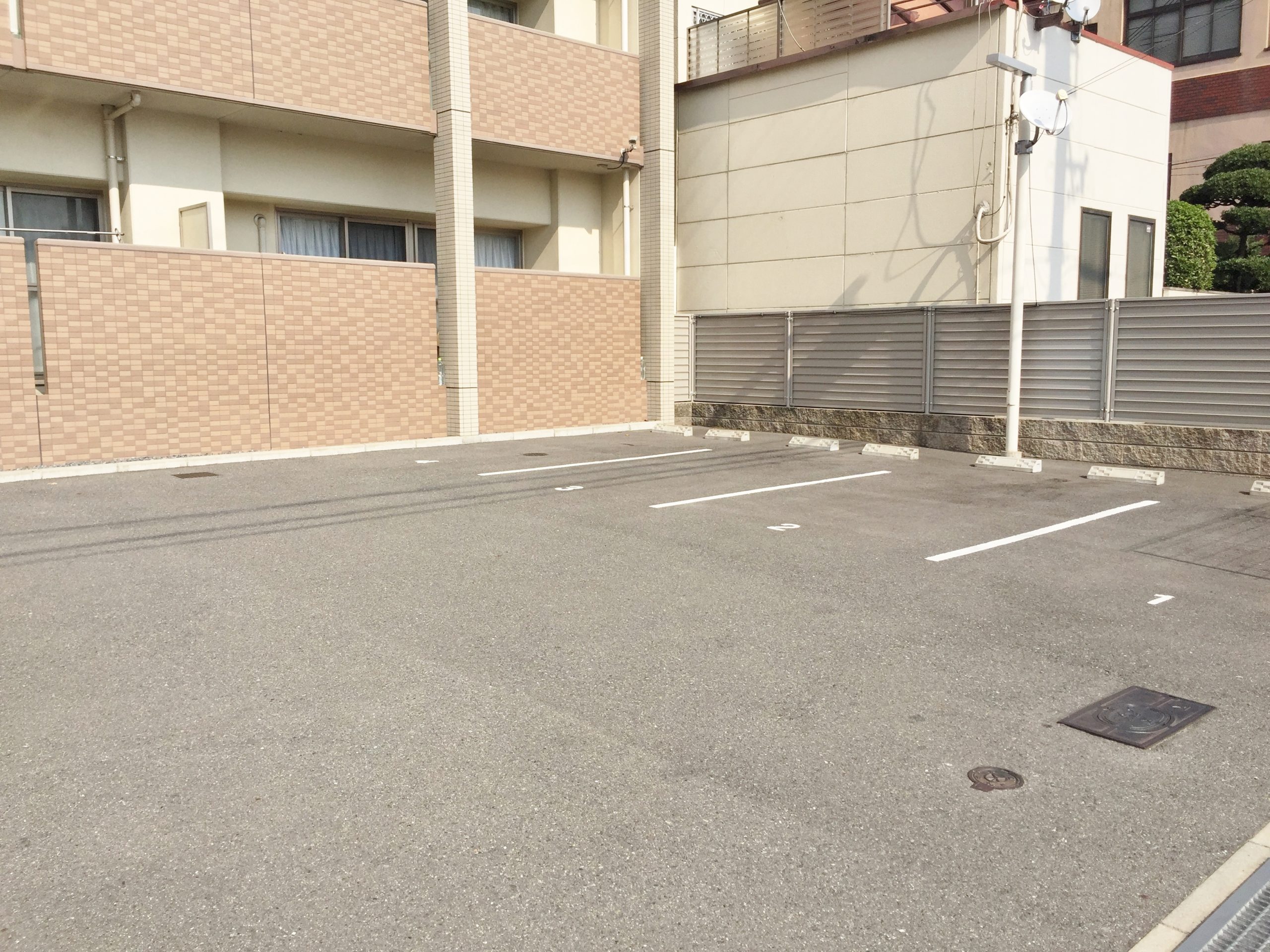 ドゥージエム京橋 駐車場
