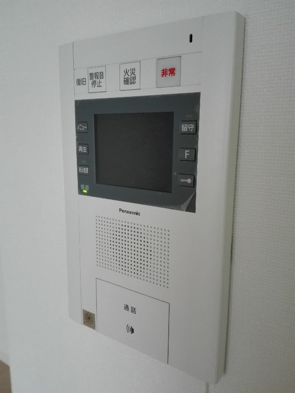 Agreable（アグレアーブル） エントランスの画像がカラーで確認できます。