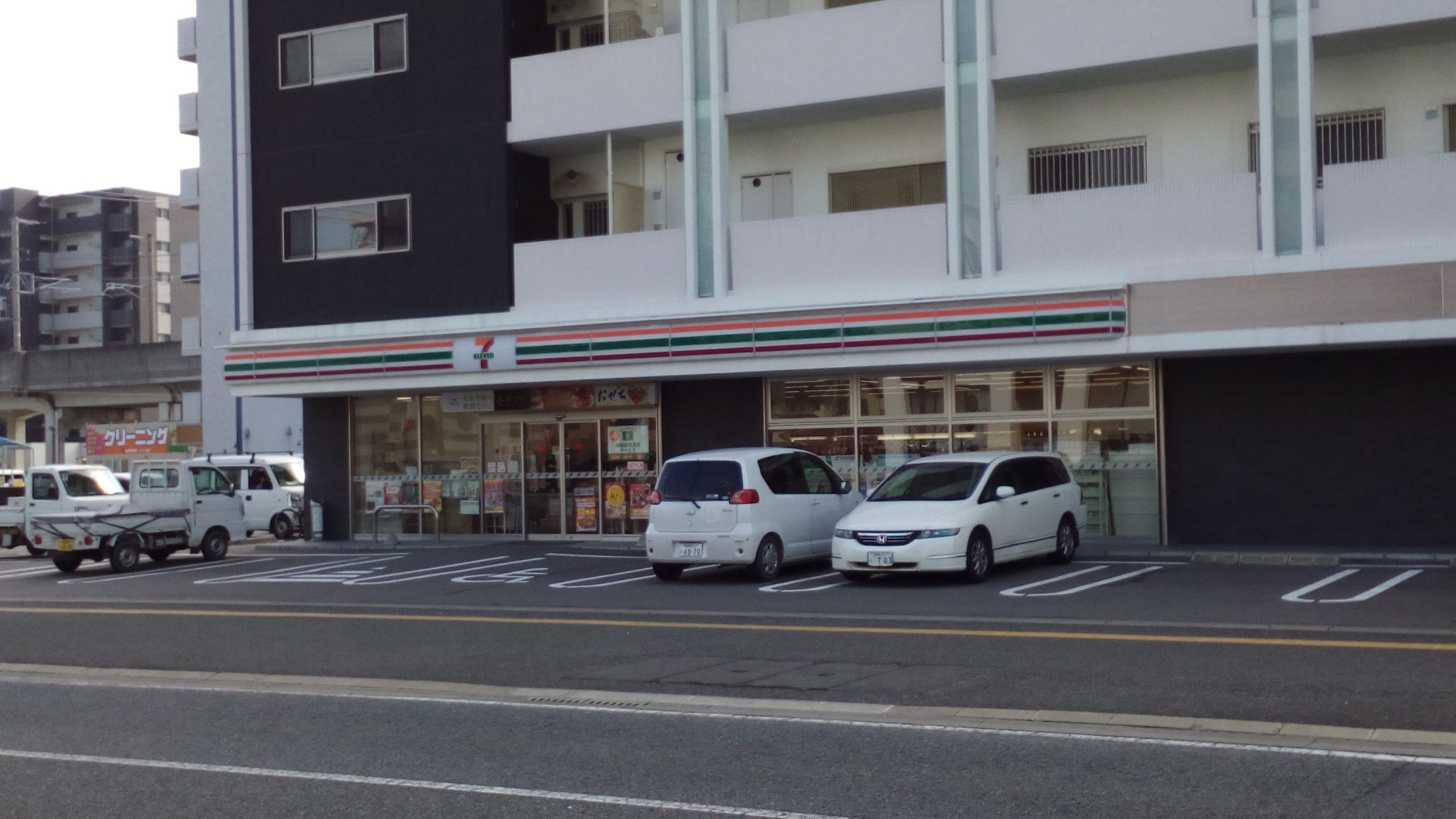 メルヘンローズ学研都市 コンビ二：ｾﾌﾞﾝｲﾚﾌﾞﾝ 九大学研都市駅前店　219m　近隣