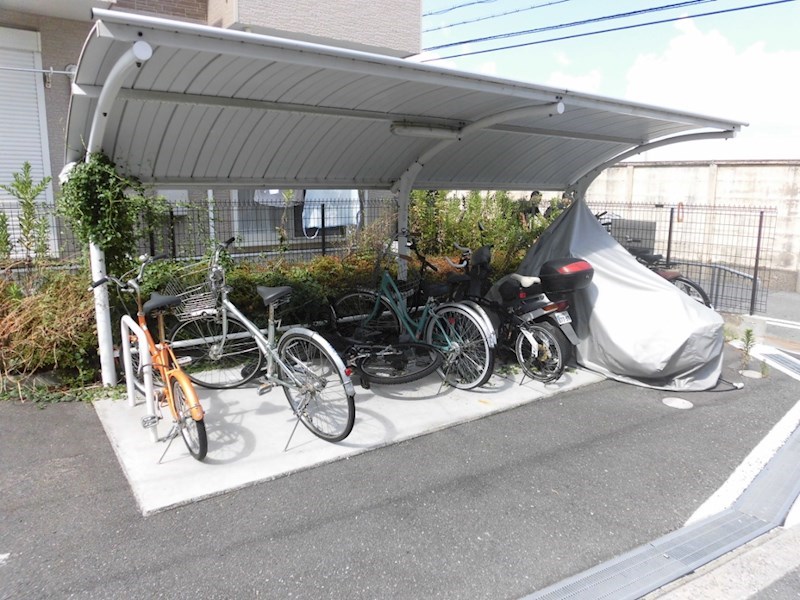 コージーコート(吹田) 駐輪場