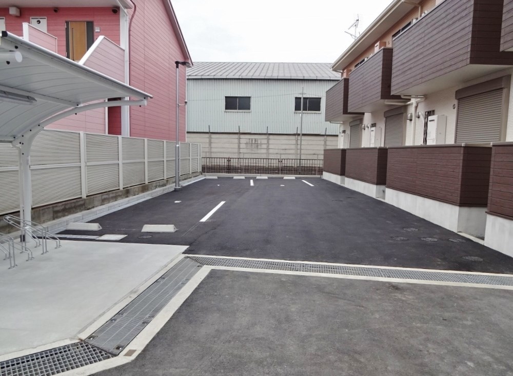 スプランドゥール春日 駐車場