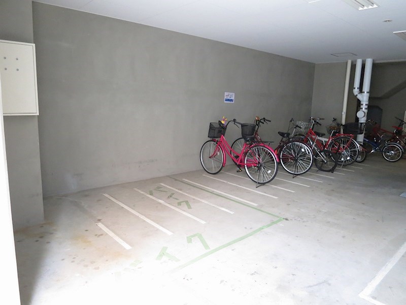 ソシオ心斎橋 バイク置き場