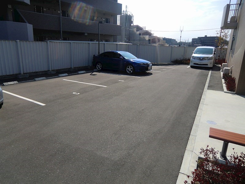 ソレイユセンリ 駐車場