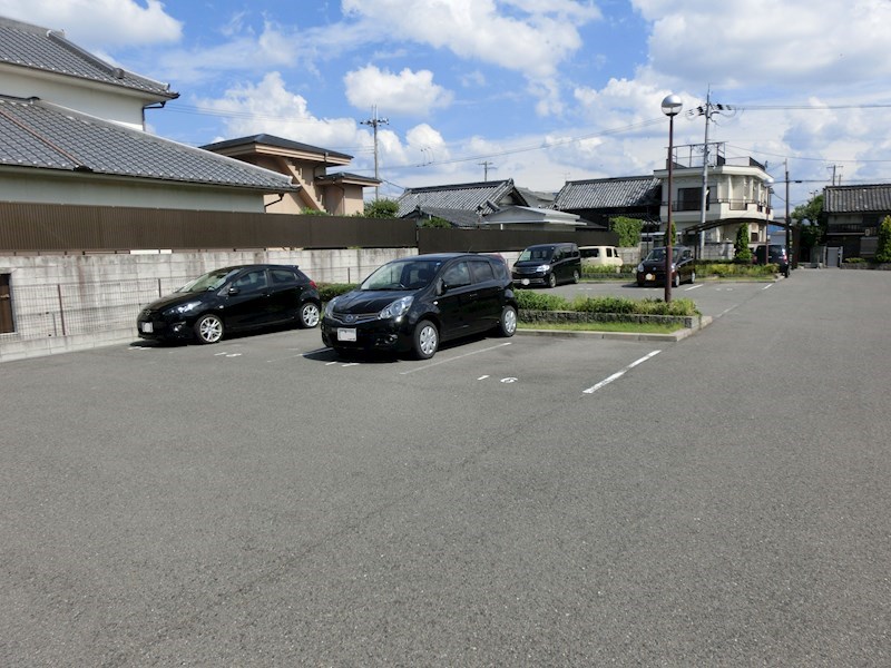 ハニーエストゥディオ 駐車場