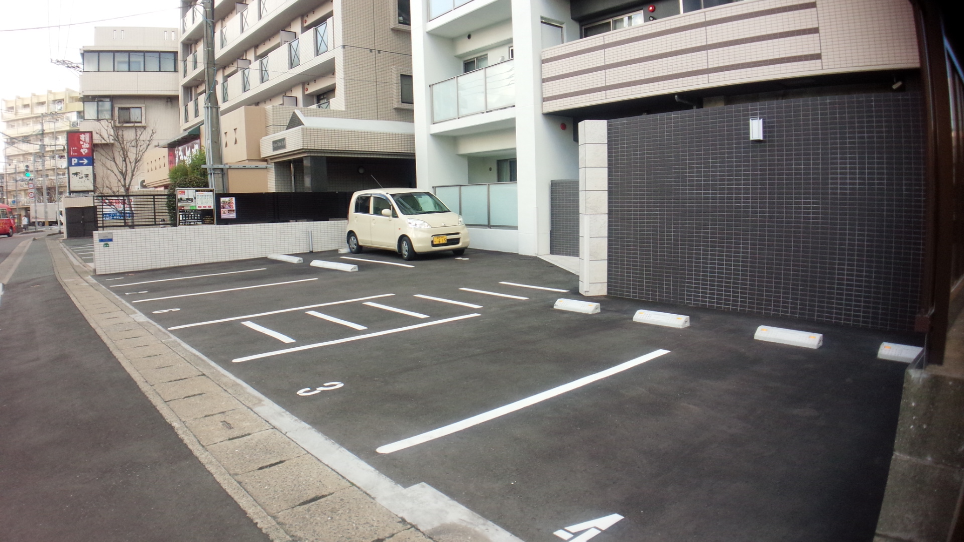 ラ　グリシーヌ 駐車場
