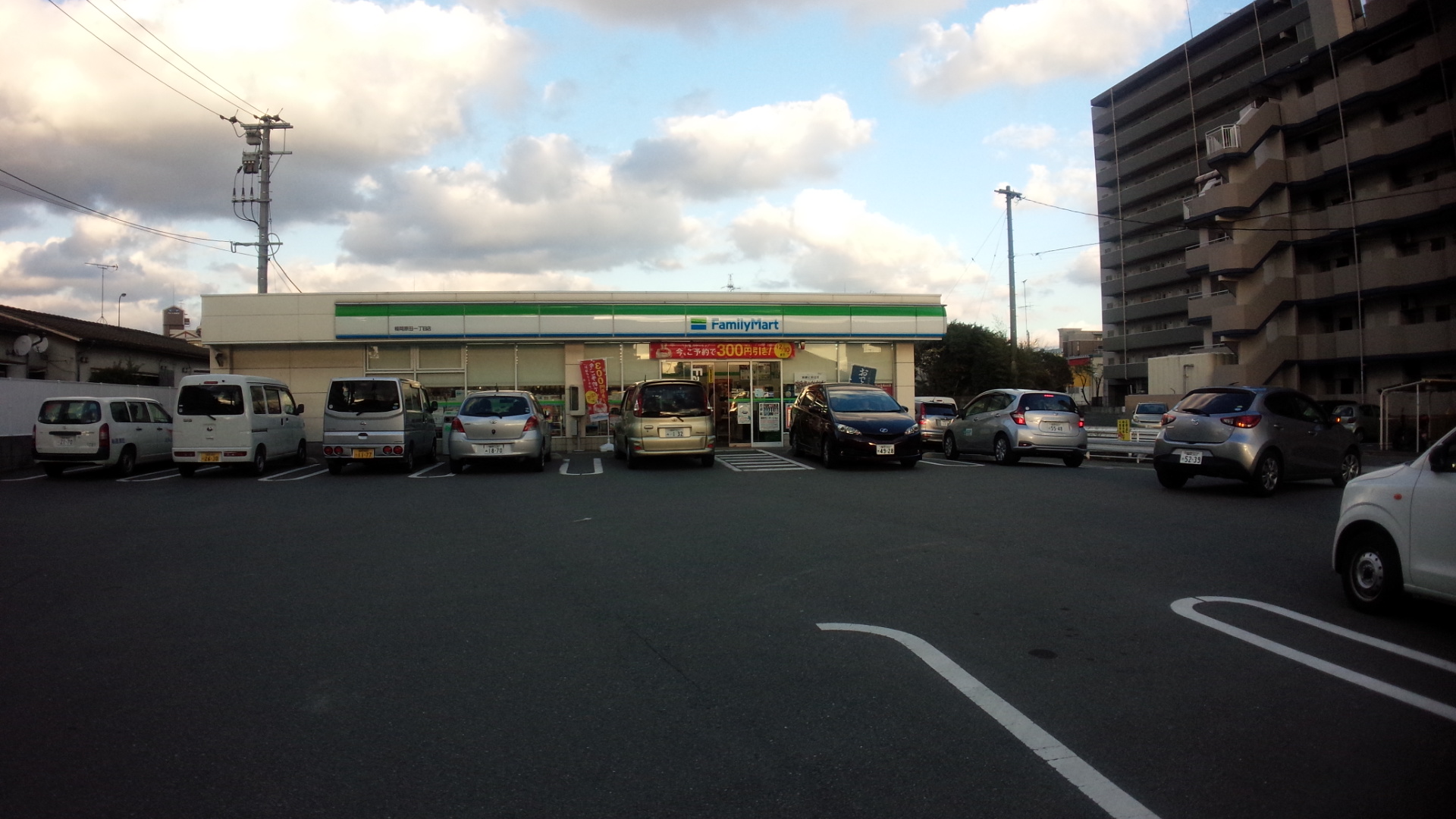 ラ　グリシーヌ コンビ二：ファミリーマート福岡原田１丁目店　33m　近隣