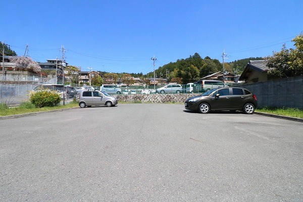 フォレスト桜坂 駐車場