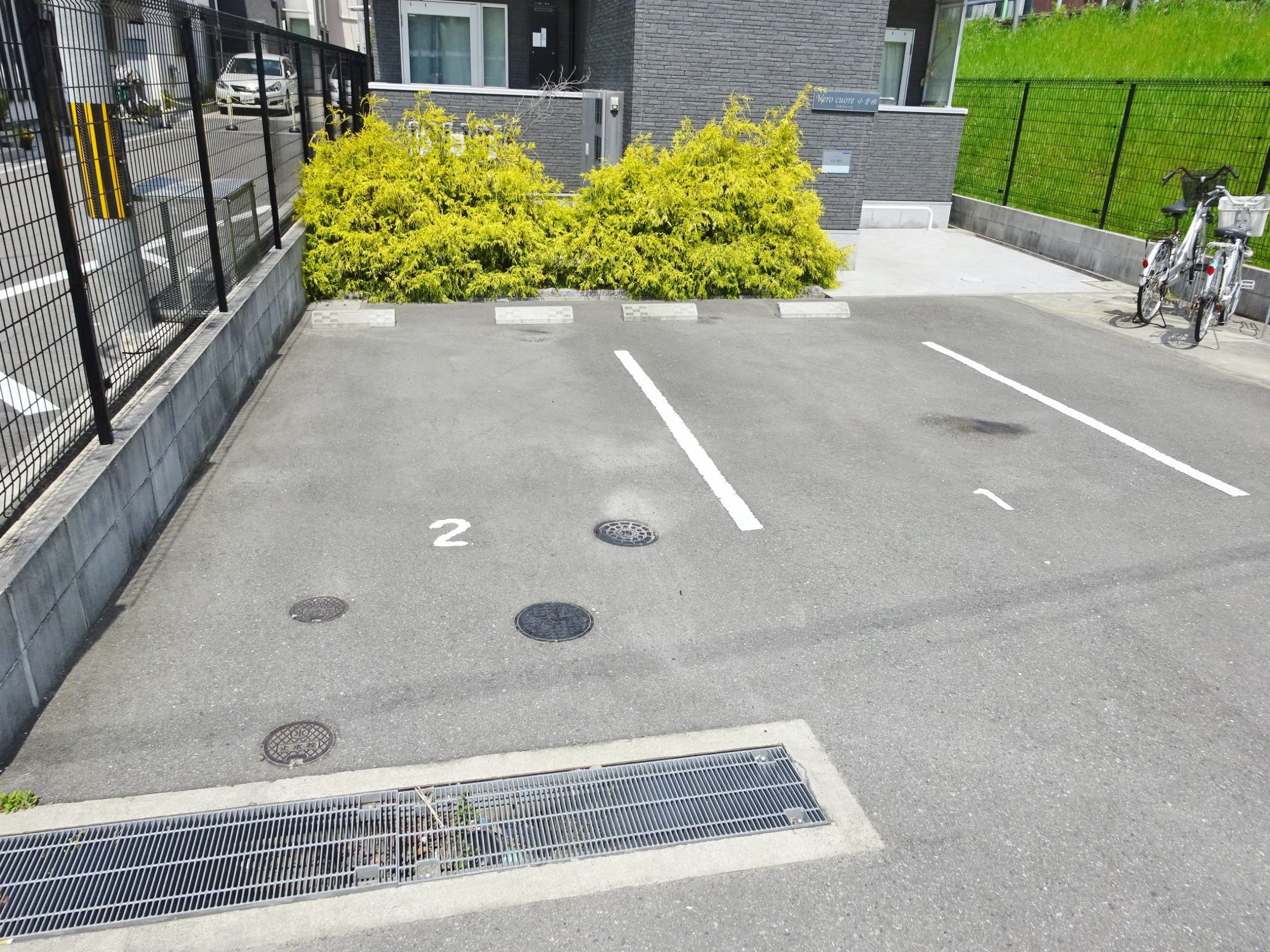 ベロ　クオーレ小曽根 駐車場