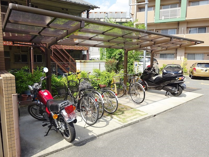 ラ・セデュクシオン 駐輪場