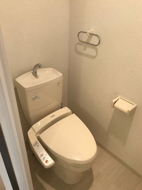 ヴィラージュ横浜 温水洗浄便座付きトイレです♪