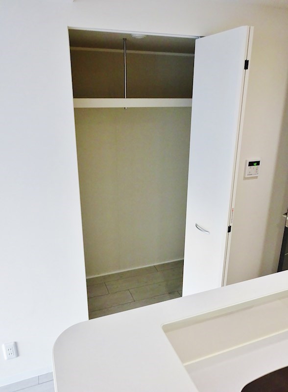 カビサ千里中央（Kabesa） カウンターキッチン横収納